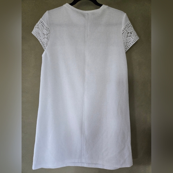 SHEIN | Frenchy Contrast Guipure Lace Tee Dress in white, Size M - Picture 9 of 13
